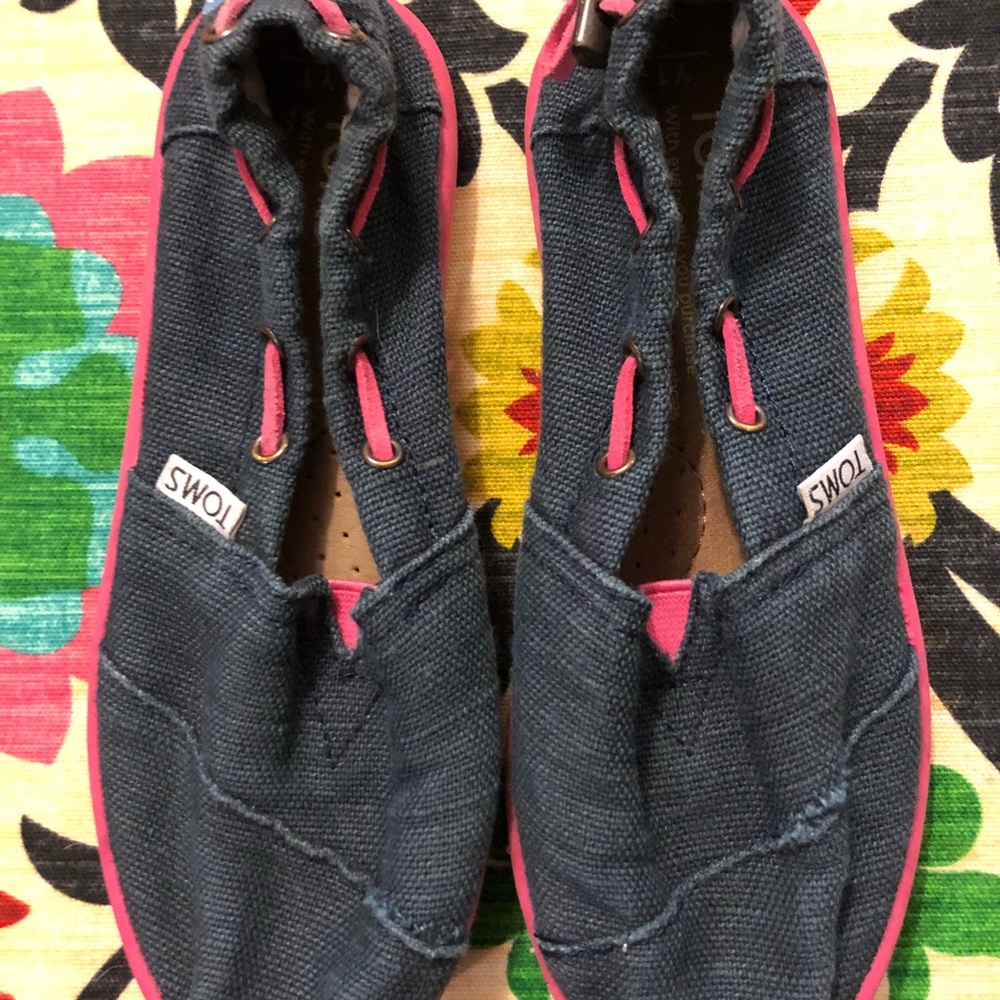 EUC Tom’s dark denim adjustable slip on size 1